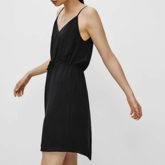 Babaton Dresses & Skirts - ❤Aritzia babaton Casimir dress